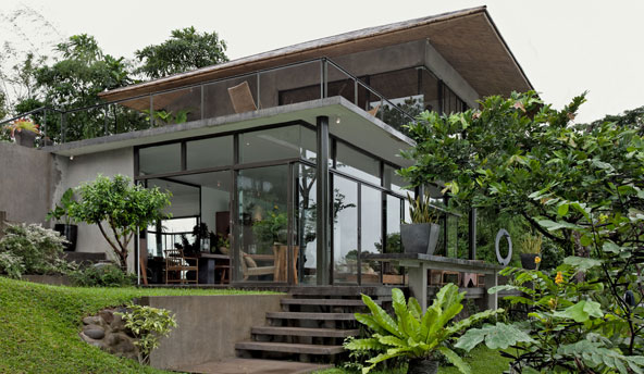Lumot Lake House